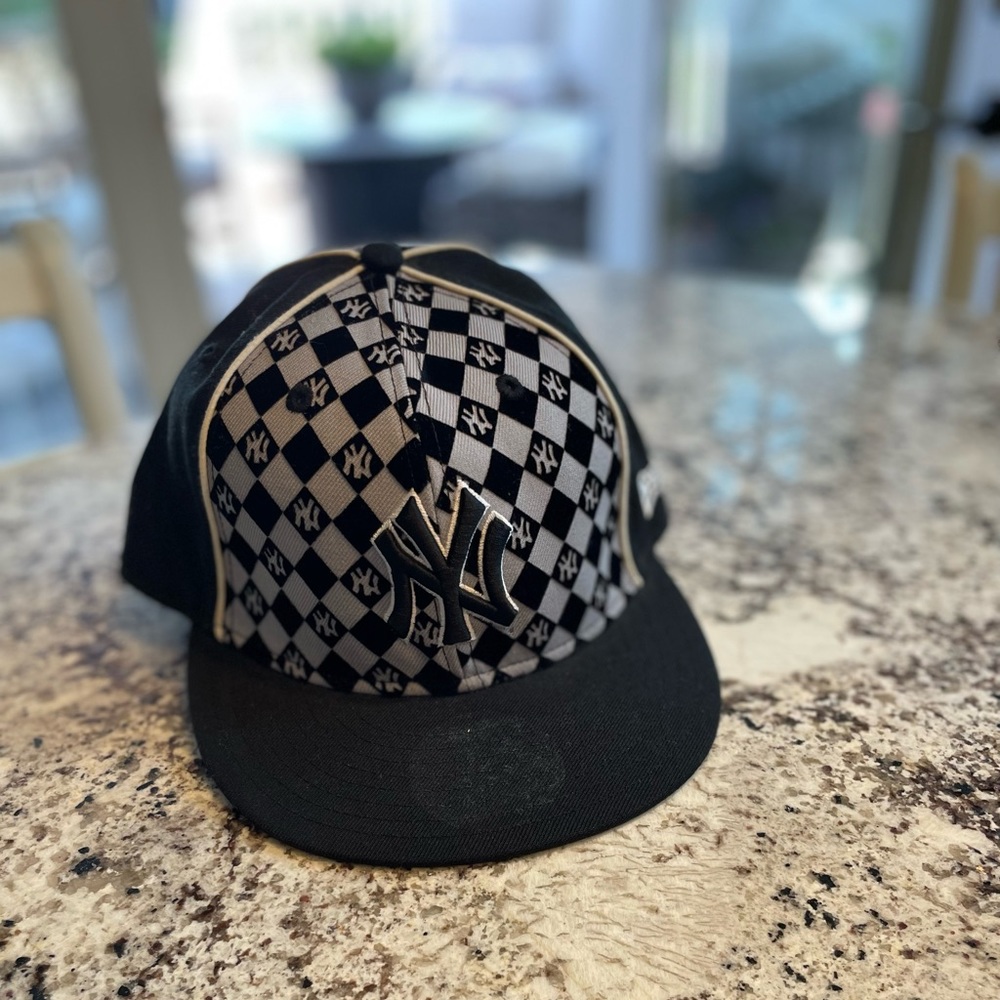 NY Yankees velvet diamond pattern 7 3/8 Fitted